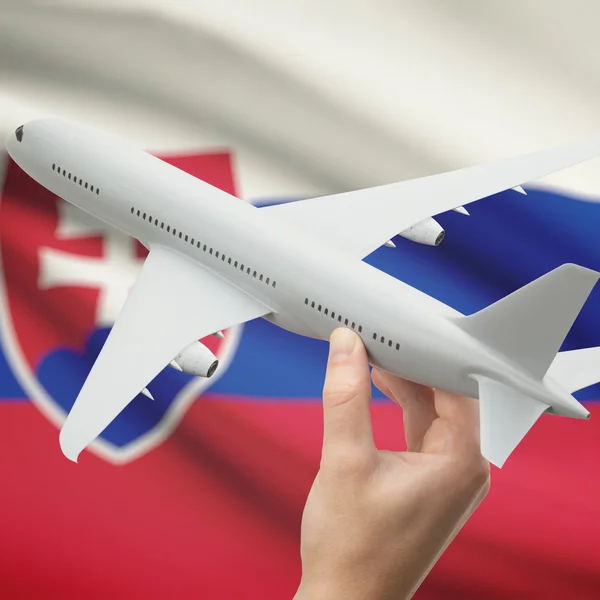 Vliegtuig in hand met vlag op achtergrond serie - Slowakije — Stockfoto