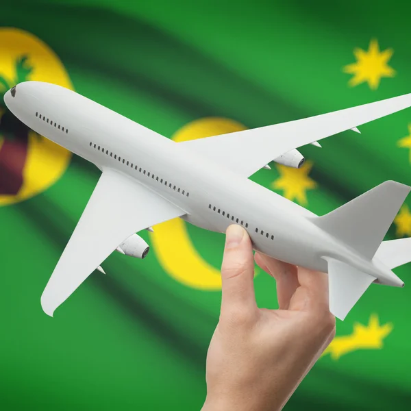 Avión en la mano con la bandera en la serie de fondo - isla de Cocos (Keeling) —  Fotos de Stock
