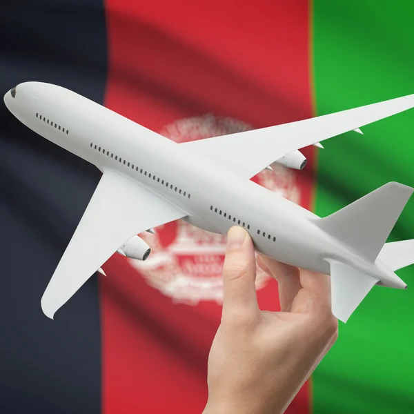 Avión en la mano con la bandera en la serie del fondo - Afganistán — Foto de Stock