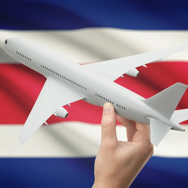 Avião na mão com a bandeira na série de fundo - Costa Rica — Fotografia de Stock