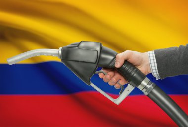 Pompa meme el ile arka plan - Kolombiya Ulusal bayrağını yakıt.