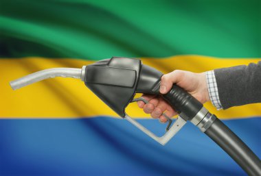 Pompa meme el ile arka plan - Gabon Ulusal bayrağını yakıt.