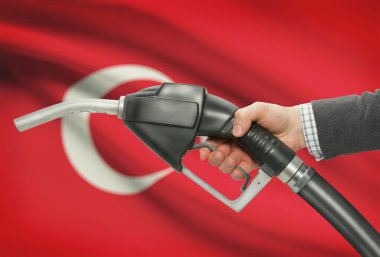 Pompa meme el ile arka plan - Türkiye Ulusal bayrağını yakıt.