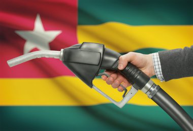 Pompa meme el ile arka plan - Togo Ulusal bayrağını yakıt.