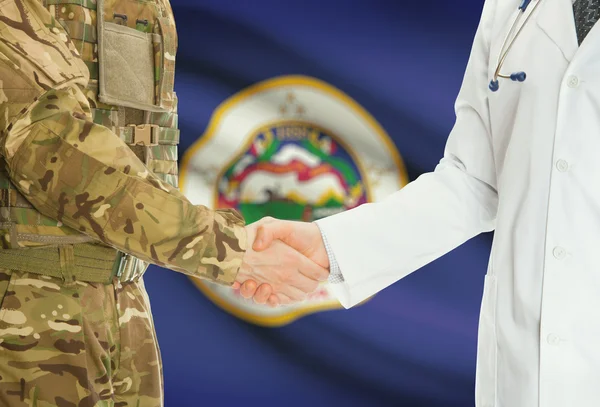 Military man in uniform and doctor shaking hands with US states flags on background - Minnesota — Stock Photo, Image