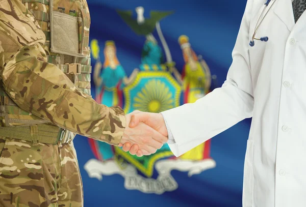 Military man in uniform and doctor shaking hands with US states flags on background - New York — Stock Photo, Image