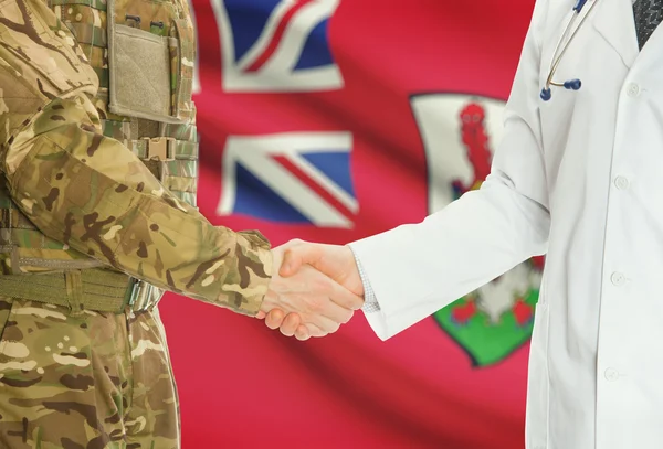 Military man in uniform and doctor shaking hands with national flag on background - Bermuda — Stock fotografie