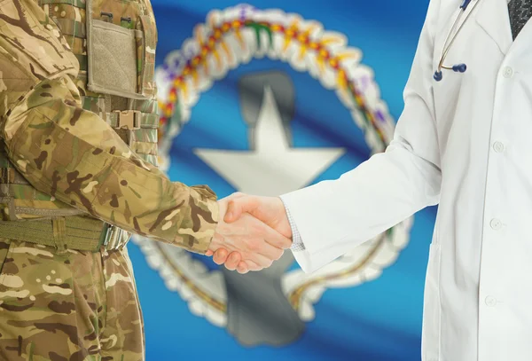 Military man in uniform and doctor shaking hands with national flag on background - Northern Mariana Islands — Stok fotoğraf