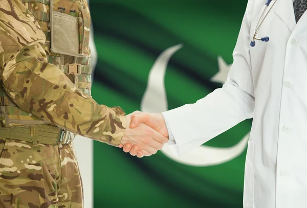 Military man in uniform and doctor shaking hands with national flag on background - Pakistan — Stock Photo, Image