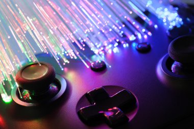 Yanında optik kablolar ile siyah gamepad