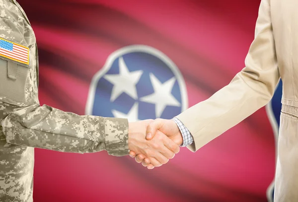 USA military man in uniform and civil man in suit shaking hands with USA state flag on background - Tennessee —  Fotos de Stock
