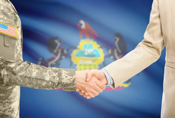 USA military man in uniform and civil man in suit shaking hands with USA state flag on background - Pennsylvania — Fotografia de Stock