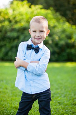 Çocuk Parkı yeşil bir arka plan üzerinde duruyor