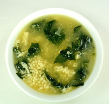 Ispanaklı Yumurta bırakma çorbası