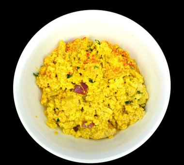 Tofu yumurta salatası