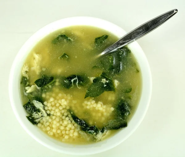 Sopa de gota de ovo espinafre — Fotografia de Stock