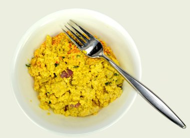 Tofu yumurta salatası