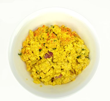 Tofu yumurta salatası