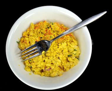 Tofu yumurta salatası