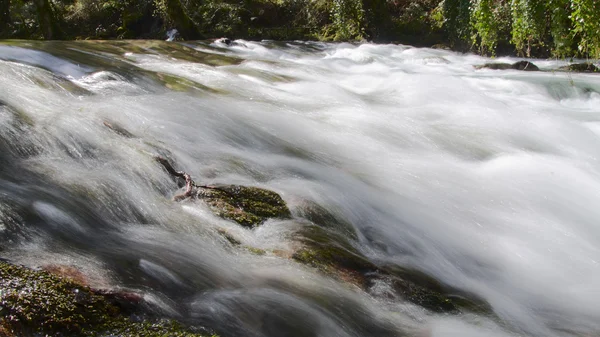 Río de montaña — Foto de Stock