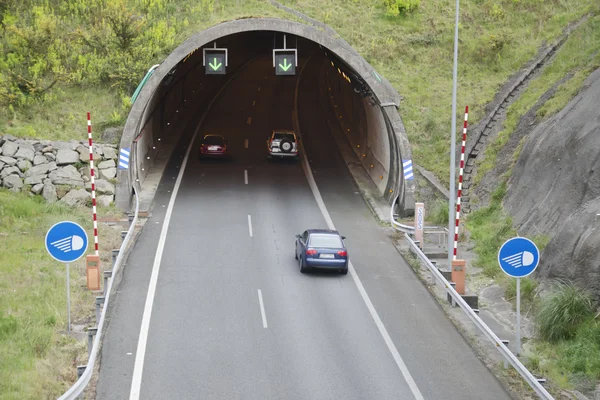 Tunnel sur l'autoroute — Photo