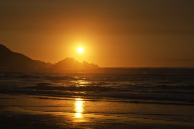 Atlantik kıyısında günbatımı