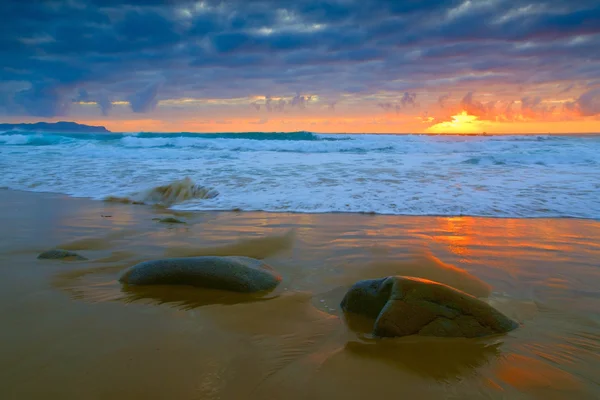 Západ slunce na pobřeží Atlantského oceánu — Stock fotografie