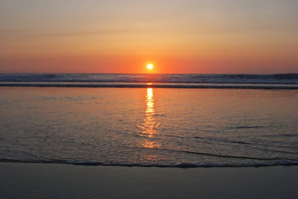 Puesta de sol en la costa atlántica — Foto de Stock