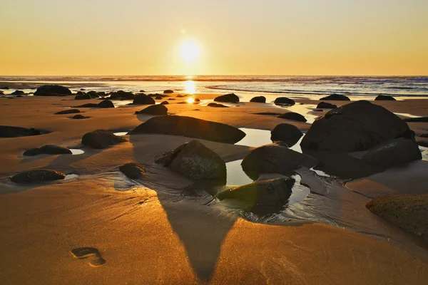 Západ slunce na pobřeží Atlantského oceánu — Stock fotografie