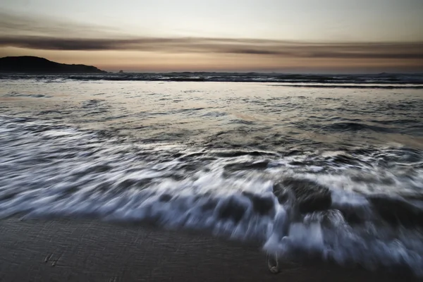 Západ slunce na pobřeží Atlantského oceánu — Stock fotografie