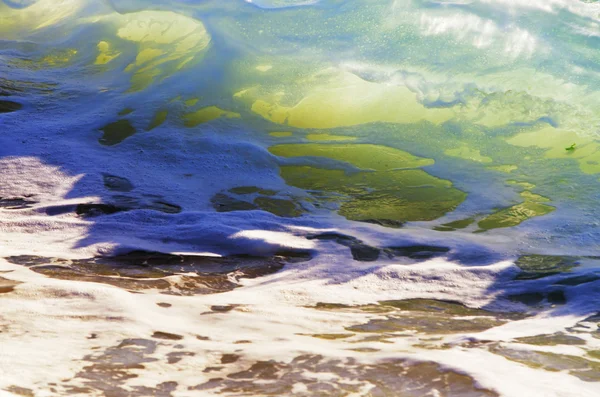 Splash wave sulla costa — Foto Stock