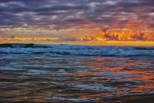 Puesta de sol en la costa atlántica . — Foto de Stock