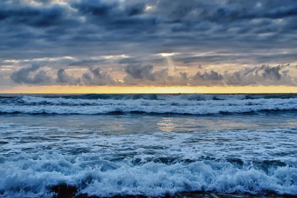 Zonsondergang op de Atlantische kust. Rechtenvrije Stockfoto's
