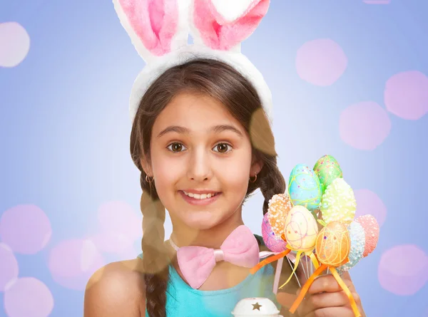 Szczęśliwa dziewczynka z jaj. Wielkanoc Zdjęcie — Zdjęcie stockowe
