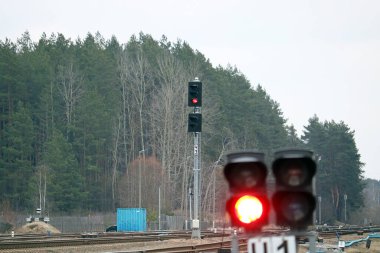 Demiryolu kırmızı trafik ışığı