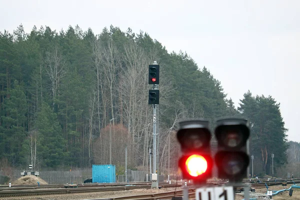 Demiryolu kırmızı trafik ışığı