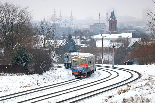 Yolcuların banliyö dizel treniyle taşınması