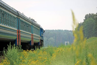 Yolcuların banliyö dizel treniyle taşınması