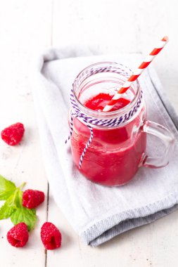 Sağlıklı süt veya meyve ile içki