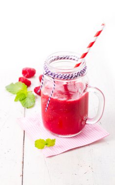 Sağlıklı süt veya meyve ile içki