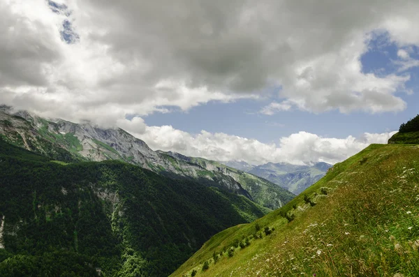 Vista para as montanhas em Espanha — Fotografia de Stock