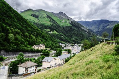 Cityscape Pyrenees aşağıda