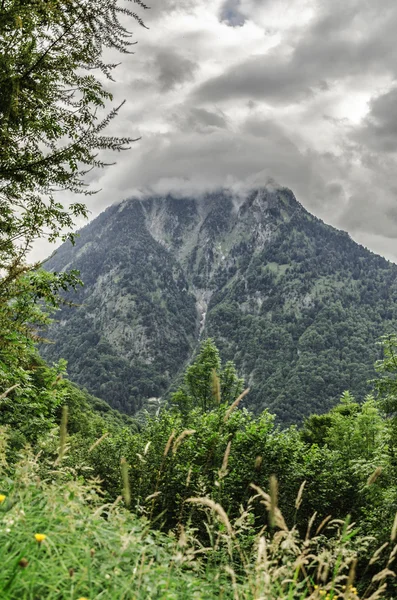 Pirinéus montanhas paisagem — Fotografia de Stock