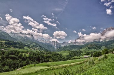 Pirene Dağları peyzaj