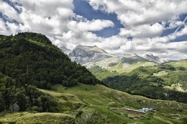 Pyreneje hory krajina — Stock fotografie