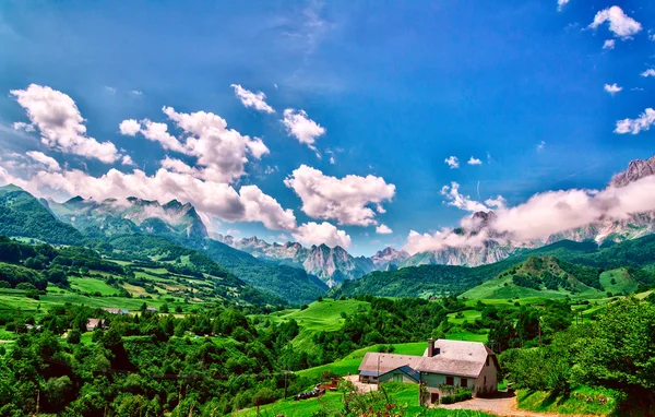 Pyrenäen Gebirgslandschaft Stockfoto