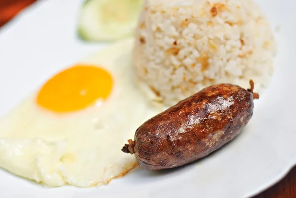 Смажений часник ковбаса сніданок їжі — стокове фото