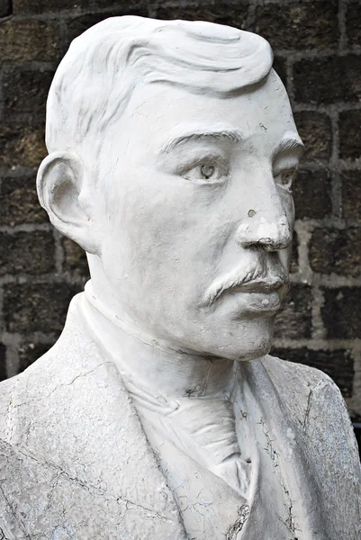 Jose Rizal, Filipin ulusal kahraman heykeli