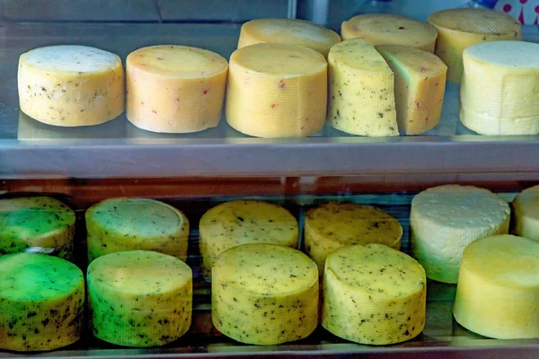 Delizioso Formaggio Fresco Diversi Sapori Mostra Prodotto Nella Città Guaranda Fotografia Stock