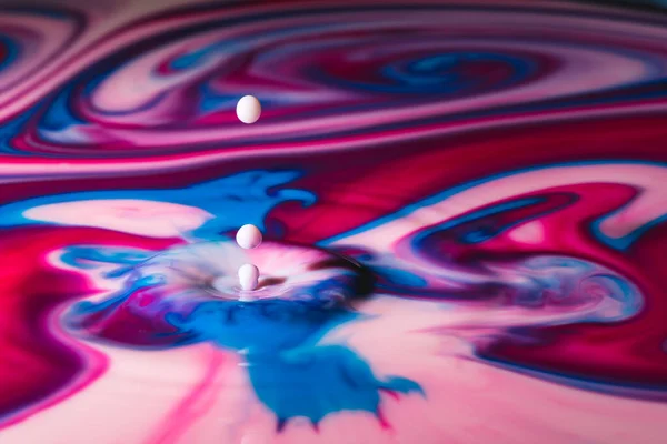 Goutte Tombe Dans Surface Peinture Colorée — Photo